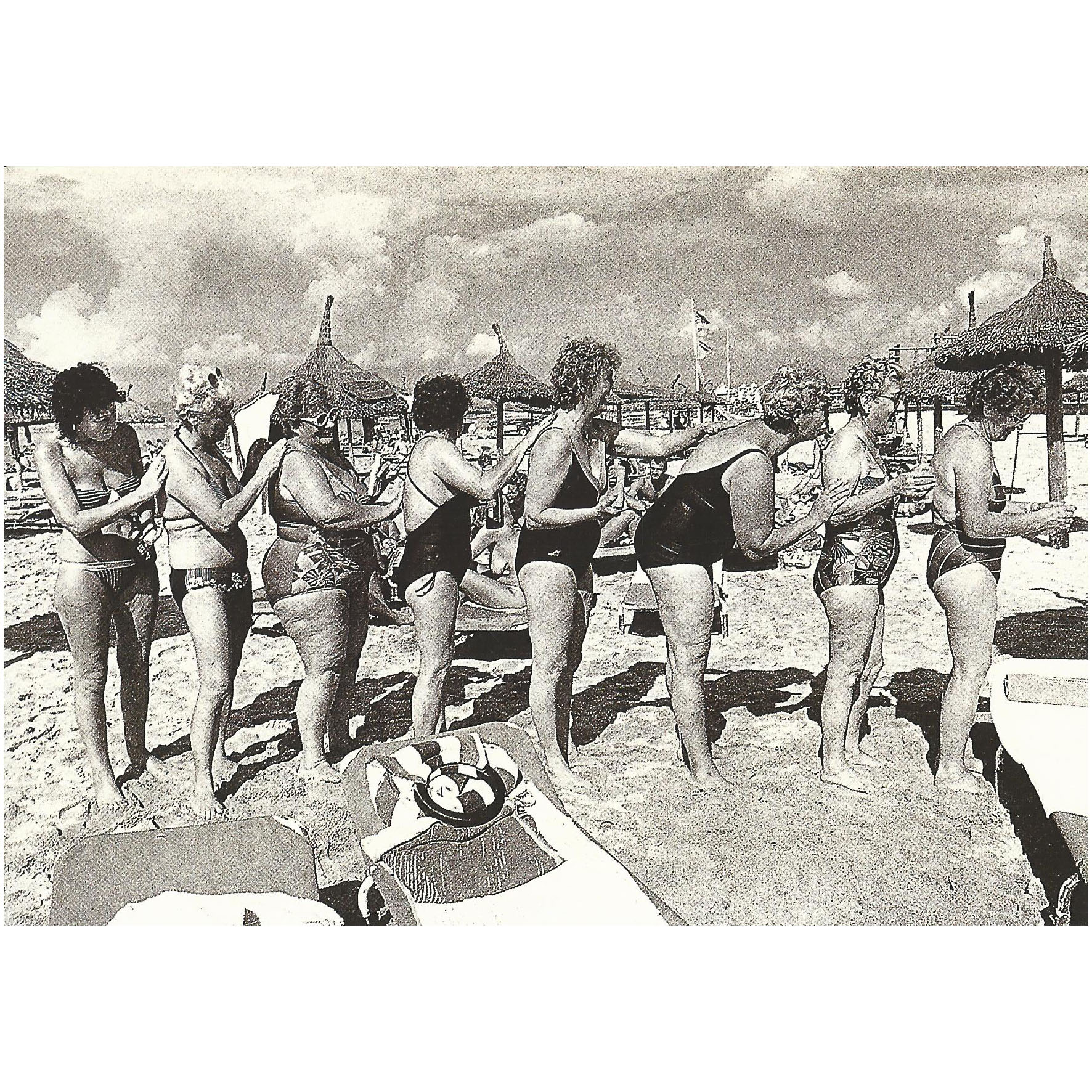 Postkaart ‘Insmeren op het strand’